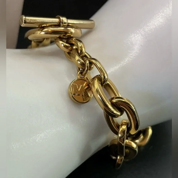 MICHAEL KORS GOLD TONE LOCK CHARM EST. 1981 TOGGLE CHAIN BRACELET - Picture 3 of 3